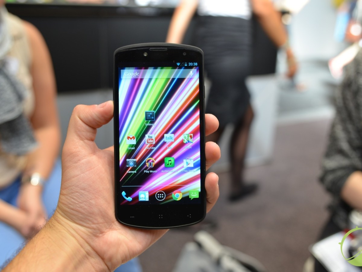 Prise en main du Archos 50 Oxygen, du FullHD à moins de 300 euros
