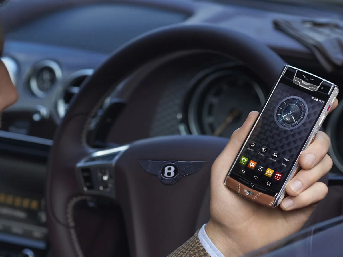 Vertu lance un Signature Touch édition spéciale Bentley à 12 500 euros