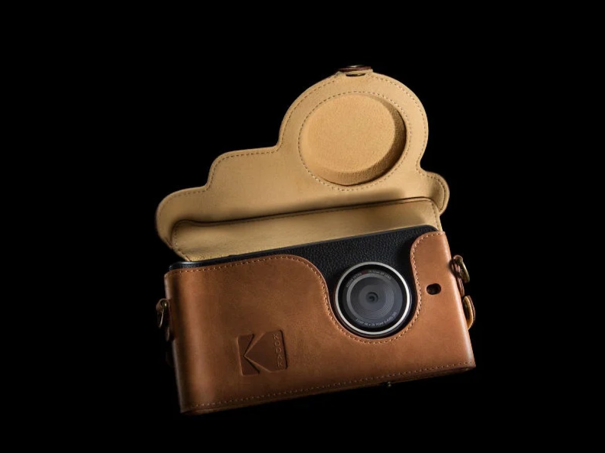 Kodak Ektra : faux cuir, peinture métallisée et un capteur photo sans prétention