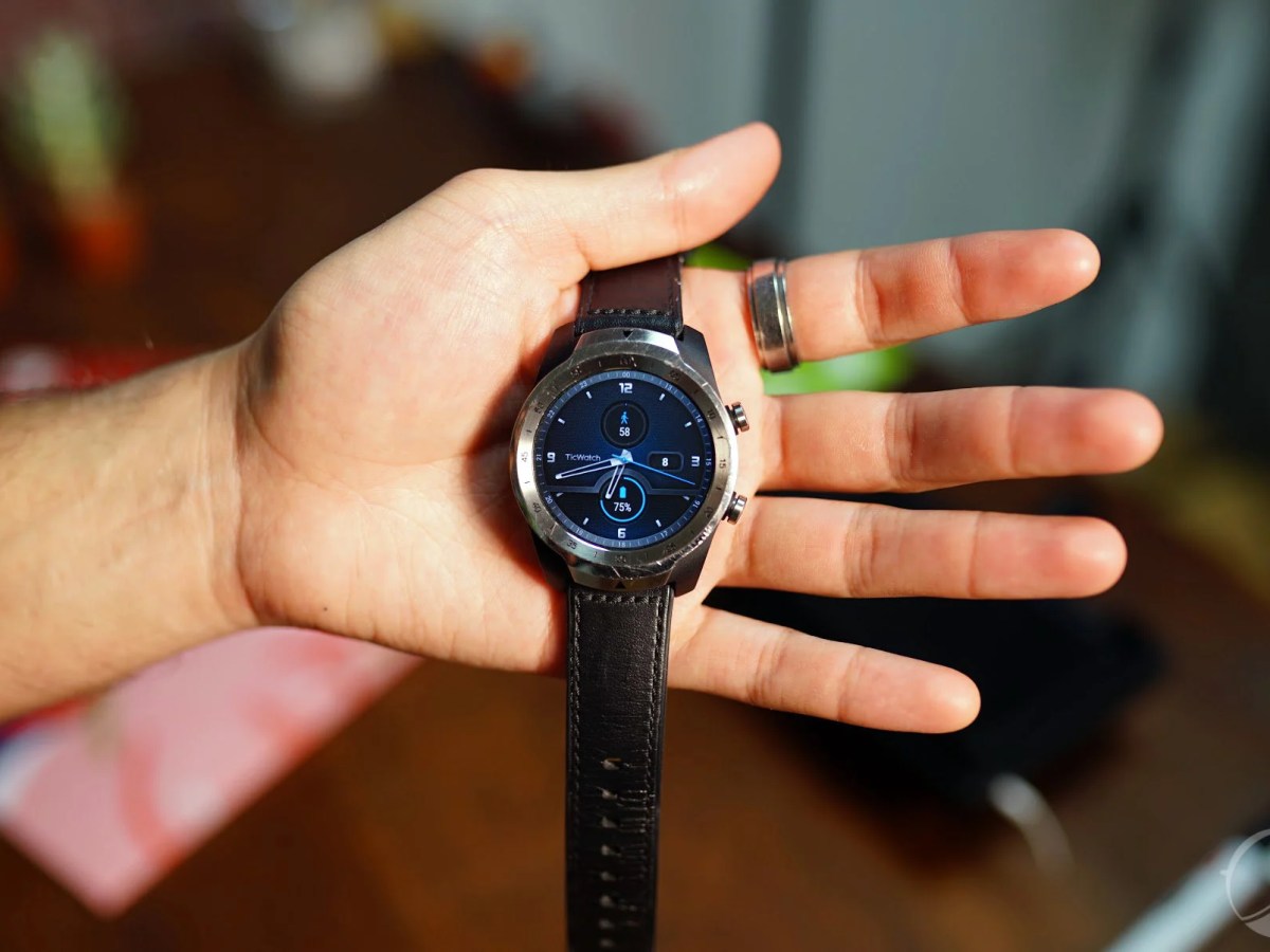 Test de la Mobvoi TicWatch Pro : la montre connectée aux deux écrans pour une meilleure autonomie