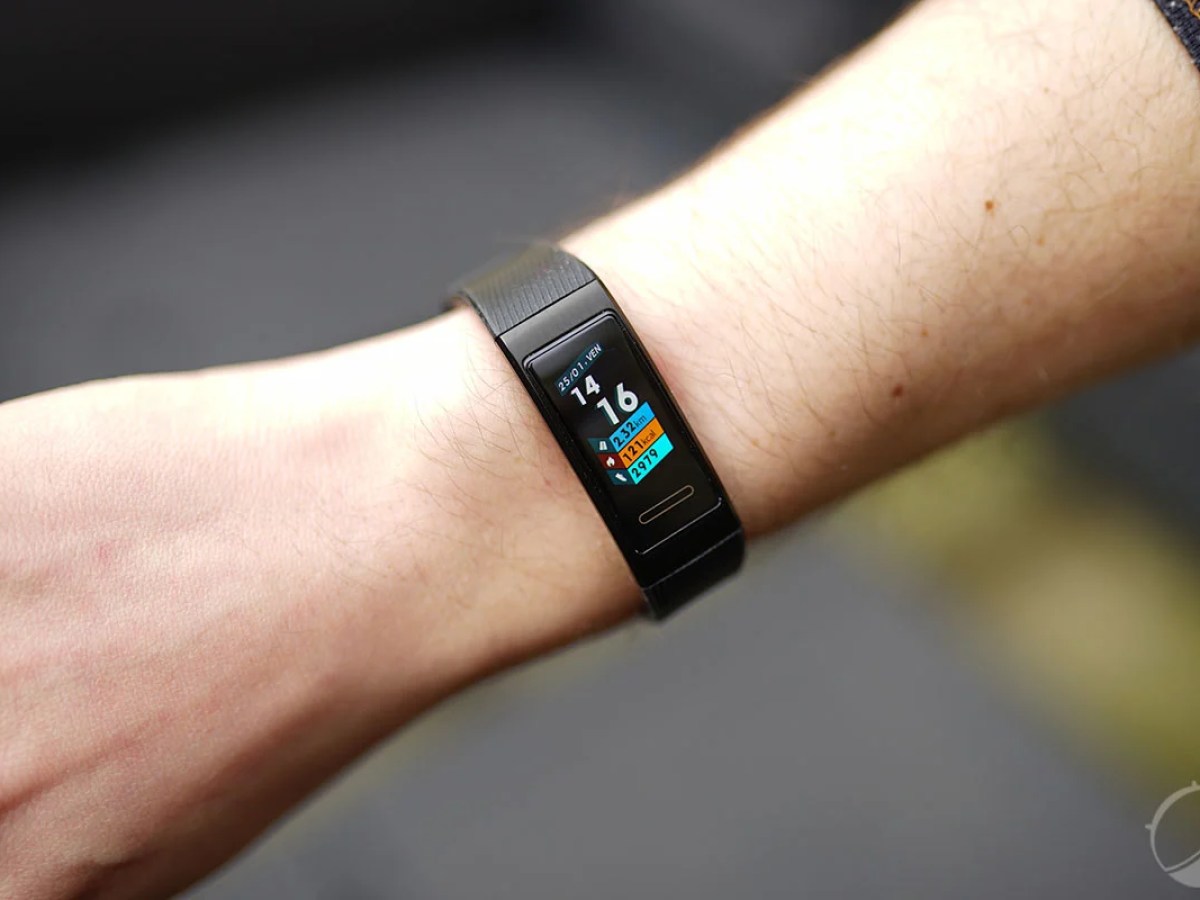 Test du Huawei Band 3 Pro : un bracelet couleur et GPS pour moins de 100 euros