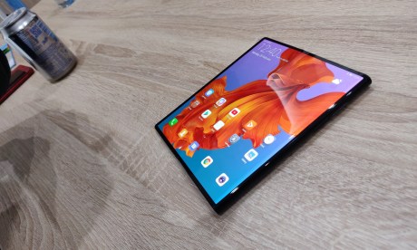 On a vu le Huawei Mate X, et il est vraiment beau - MWC 2019