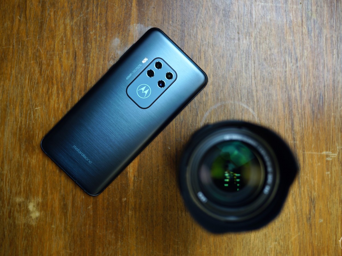 Test du Motorola One Zoom : un smartphone qui voit loin