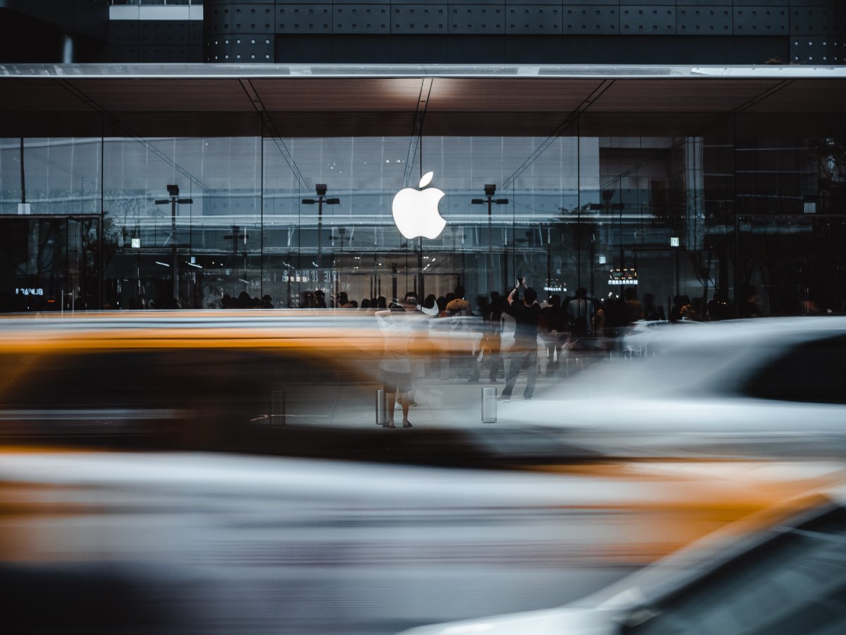 Apple : les ventes d'iPhone trébuchent au profit de l'iPad, de l'Apple Watch et des services
