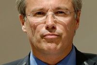 ACTA : Nicolas Dupont-Aignan interpelle le gouvernement