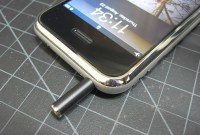 Antenne de l'iPhone 4 : Apple laisse entendre un problème matériel