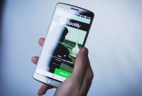 Le géant du streaming musical Spotify fait une entrée remarquée en bourse