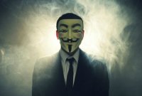 Des Anonymous comparaissent devant le tribunal