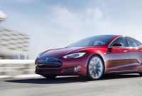 La dernière mise à jour de Tesla améliore l'Autopilot sur les nouveaux capteurs