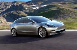 Bon courage : Tesla veut maintenant produire 6 000 Model 3 par semaine, 24h/24,...