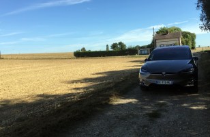 Accident mortel en Model X : c'est aussi la guerre entre Tesla et le...