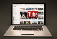 Les titres et les descriptions des vidéos YouTube peuvent être traduits par les utilisateurs