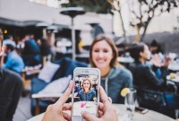 Vous voulez la meilleure photo de profil possible ? Demandez à quelqu'un d'autre de...
