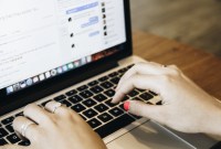 Sexisme et harcèlement : la modération sur Facebook, Twitter et YouTube laisse à désirer