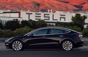 Tesla : Elon Musk affirme que le prix de l'Autopilote complet (FSD) augmentera tous...