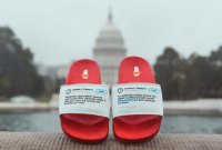 President Flip Flops, les claquettes qui se moquent des tweets contradictoires de Trump