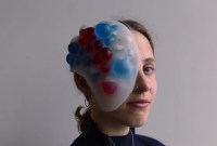 Ce masque imprimé en 3D change de couleur selon les expressions de votre visage