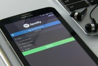 Streaming : Spotify et Deezer reprochent à Apple son abus de « position avantageuse...