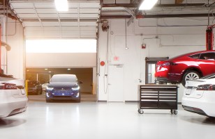 Tesla V9 : des fonctionnalités de conduite 100 % autonome à partir d'août 2018