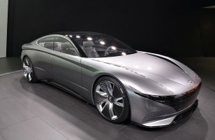 Voitures électriques contre supercars : reportage au Salon de Genève, temple des mobilités alternatives