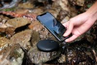 C'est une batterie externe sans-fil qui recharge votre smartphone... sans-fil