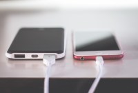 Chargeur universel pour smartphone : la Commission européenne veut reprendre la main
