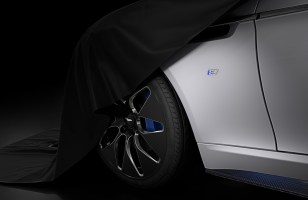 Aston Martin dévoile la Rapide E, sa première voiture 100 % électrique
