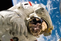 Pas la peine d’explorer Mars : nous serons morts d’une tumeur des intestins avant...