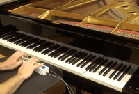 Avec ses 8 touches, ce piano de Google transforme n'importe qui en virtuose