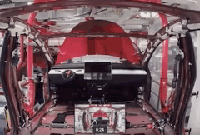 Cette vidéo de Tesla montre comment une Model 3 est assemblée de A à...
