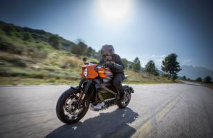 D'après les premiers essais, la moto électrique de Harley-Davidson est bien un monstre de...