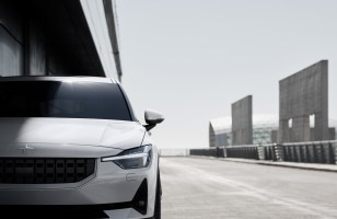 Volvo annonce la Polestar 2 et s'attaque à la Tesla Model 3