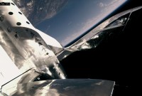 Virgin Galactic se rapproche du « vrai espace » avec son cinquième essai en...