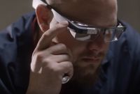 Google Glass : moins chers et plus performantes, les lunettes connectées pour entreprise font...