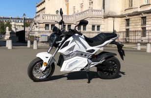 Test e-roadster max : la moto électrique puissante en manque de finesse