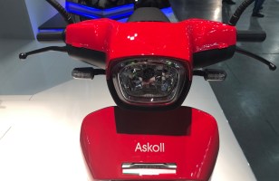 Askoll a créé un scooter électrique moins bizarre pour séduire plus de monde