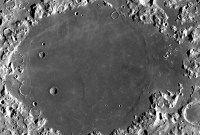 Une montagne sur la Lune pourrait aider à mieux comprendre l'émergence de la vie...