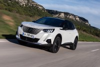 Peugeot e-2008 : nos premières impressions sur le SUV urbain dopé à l’électrique