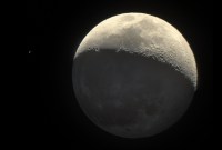 Ce jeudi matin, la Lune et Saturne se sont croisées dans le ciel