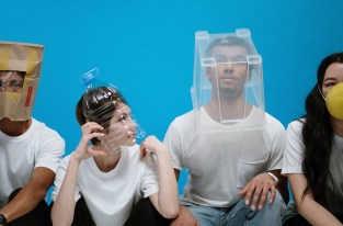 Pourquoi les théories du complot ciblent-elles les masques ?