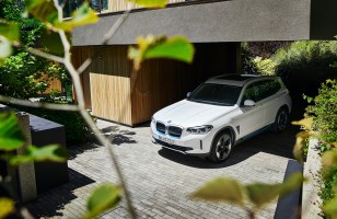BMW présente son iX3, un SUV électrique agile et efficient