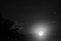 Ce jeudi soir, tentez d'admirer le beau trio formé par la Lune, Saturne et...