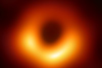 Pourquoi l'image impressionnante du trou noir M87* ne suffit pas à révéler tous ses...