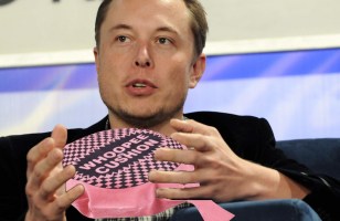 Le mode « coussin péteur » des Tesla fait visiblement beaucoup rire Elon Musk et...