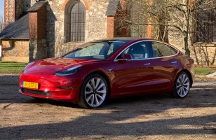 Pourquoi un ex-employé doit payer 400 000 dollars à Tesla