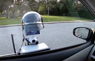Ce robot policier sert à effectuer des contrôles routiers plus sécurisés