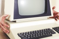 Un ordinateur par classe, logiciels obsolètes : l'école est-elle à la traîne en matière...