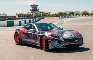 1 100 chevaux et grosse batterie : les ambitions de Karma pour sa sportive...