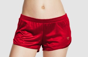 Pourquoi Tesla vend un mini-short en satin « S3XY »