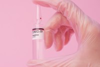 « Tout le monde peut fabriquer de l’aspirine, mais pas de l’ARN » : la levée des brevets ne résoudra pas tout